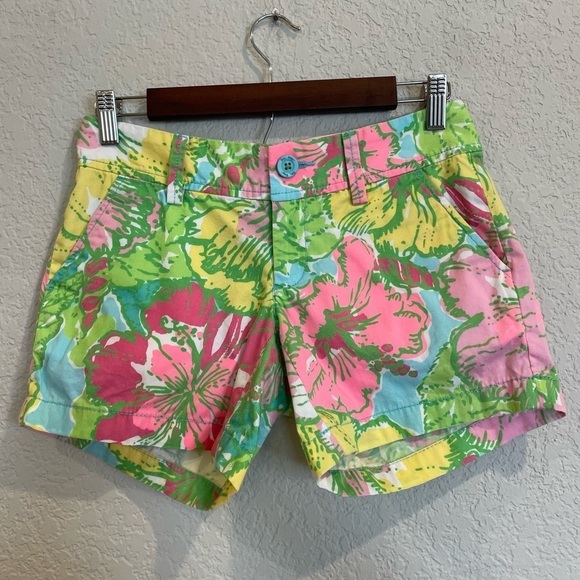 Lilly Pulitzer The Callahan Shorts in Shirley Blue Big Flirt - Picture 2 of 6